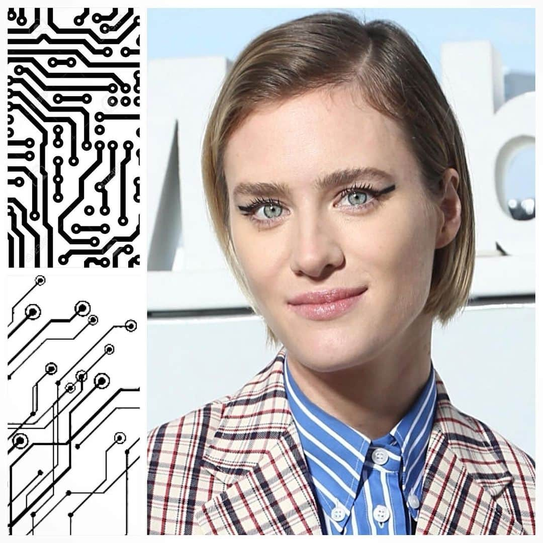 JO BAKERさんのインスタグラム写真 - (JO BAKERInstagram)「M A C K E N Z I E • D A V I S 🇨🇦 Circuit board boldness.... square tipped liner on #mackenziedavis for @terminator @comic_con .... inspired by her character and this legendary movie franchise !! #robots #robotic #electronic #blunt #edgy #modern  Style @karlawelchstylist  Hair @jennychohair  Makeup by me #jobakermakeupartist using #editorialmakeup #computer #chip #circuitboard #boldlines #nerd #makeuplooks #makeupartist #makeuptutorial #makeuplife #makeupoftheday #makeupjunkie #makeuplover #makeupaddict #makeupartistsworldwide #prada」7月19日 9時24分 - missjobaker