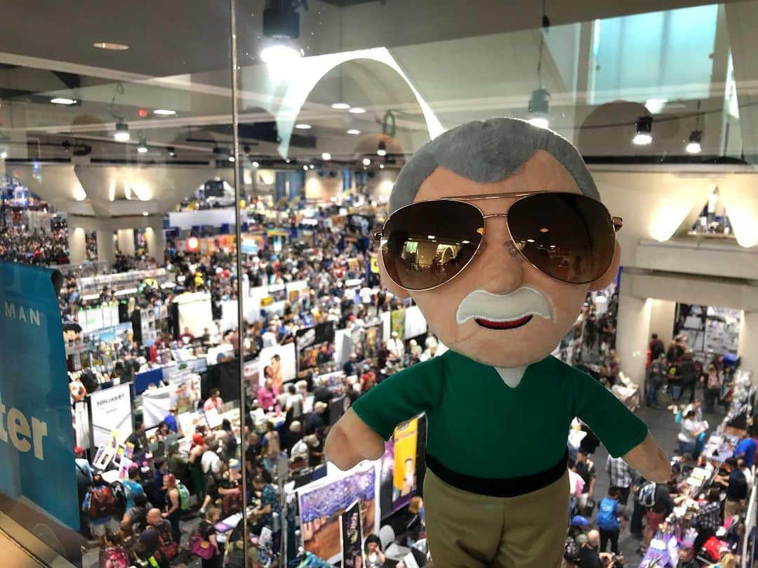 スタン・リーさんのインスタグラム写真 - (スタン・リーInstagram)「To honor Stan Lee’s extraordinary legacy and his incredible history with #SDCC, a one of a kind adorable Little Stan Lee plush will be making appearances at Stan’s old Comic Con stomping grounds. (By the way, Stan loved being called adorable!) If you happen to see the Little Stan Lee plush around the convention floor, stop and ask for a picture—it might just pop up online!」7月19日 9時17分 - therealstanlee