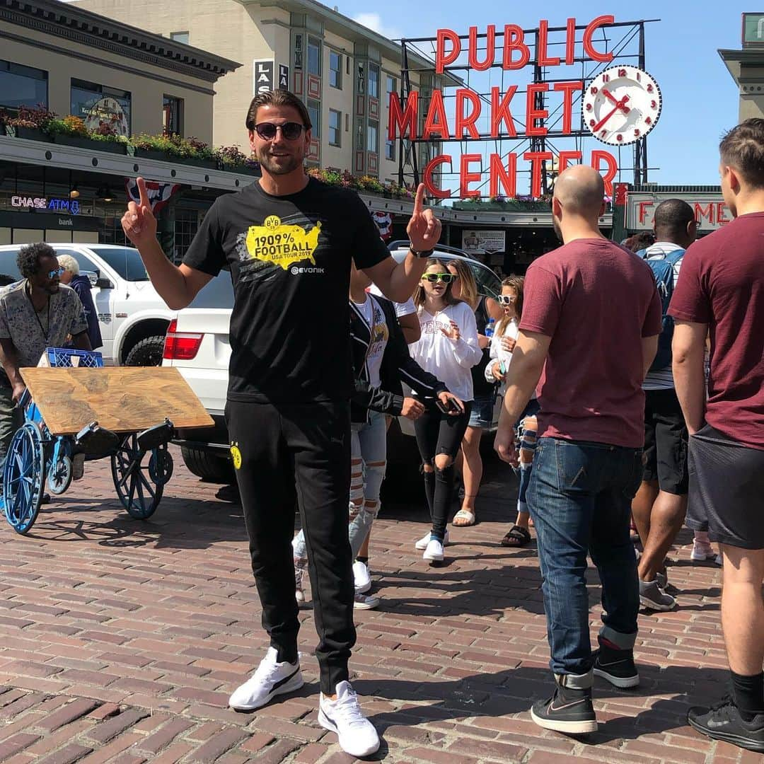 ローマン・ヴァイデンフェラーさんのインスタグラム写真 - (ローマン・ヴァイデンフェラーInstagram)「Thank you Seattle for your hospitality.  It was an honor for me and a lot of fun! #seattle #usa #tour #bvb #seattlesounders #seahawks #mls #nfl @soundersfc @seahawks @mls @nfl @bvb09」7月19日 3時59分 - romanweidenfeller