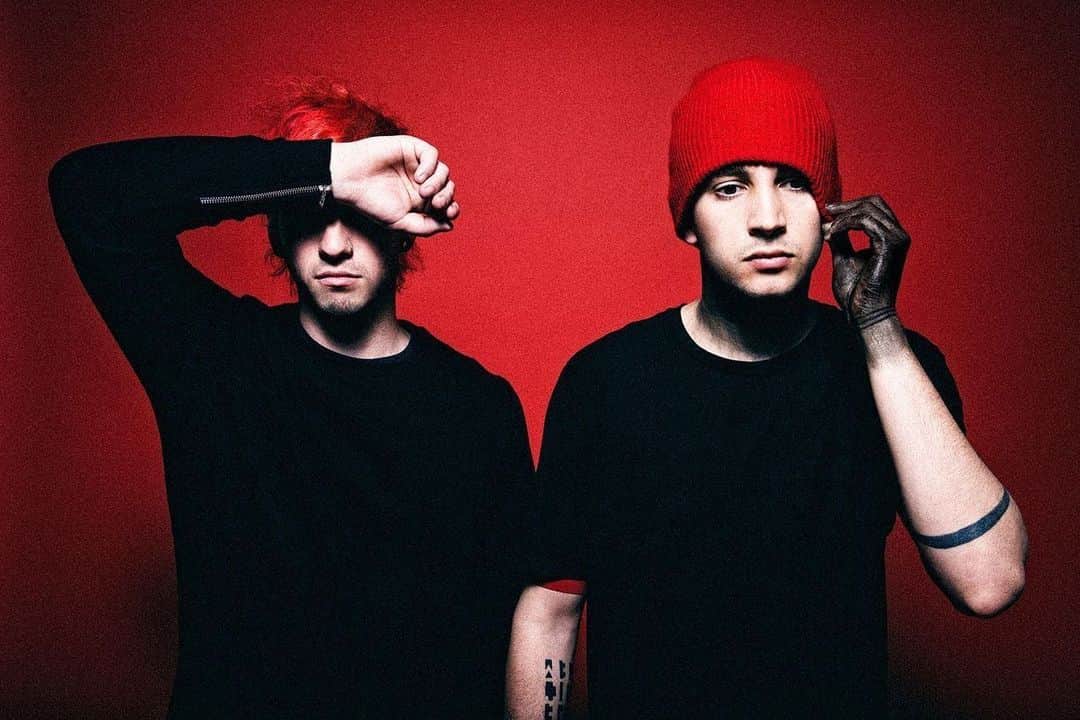 Rock Soundさんのインスタグラム写真 - (Rock SoundInstagram)「Twenty One Pilots are officially the first act in history to have two albums fully certified Gold or Platinum Check out the full story on ROCKSOUND.TV」7月19日 4時13分 - rocksound