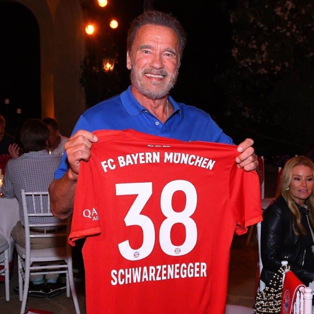 バイエルン・ミュンヘンさんのインスタグラム写真 - (バイエルン・ミュンヘンInstagram)「Unforgettable evening with @schwarzenegger, who hosted a special dinner to celebrate his favorite team’s first-ever visit to California. 👊 #MiaSanMia #FCBayern #AudiFCBTour #VisitingFriends #packmas #Schwarzenegger @patrick_knapp_schwarzenegger」7月19日 4時26分 - fcbayern