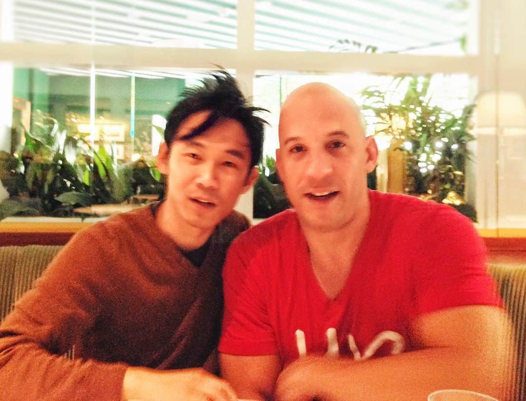 ジェームズ・ワンのインスタグラム：「Happy Birthday to this gentleman @vindiesel. Thank You for the incredible opportunity on Furious 7 (one of only two big budget films I’ve done). Learned heaps from you. Can’t wait to see what you and Justin are cooking up right now. Have an amazing, love-filled day!  This pic was taken on our first meeting for F7.」