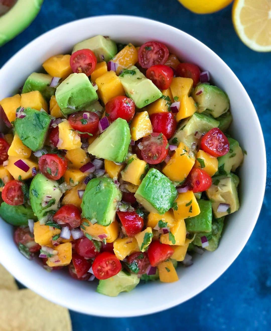 Easy Recipesさんのインスタグラム写真 - (Easy RecipesInstagram)「All my favorite ingredients in one bowl 😋 This Avocado Mango Salad is a perfect summer side salad for your grilled recipes! Grab the full recipe from the link in my bio.  https://www.cookinwithmima.com/avocado-mango-salad/」7月19日 4時21分 - cookinwithmima
