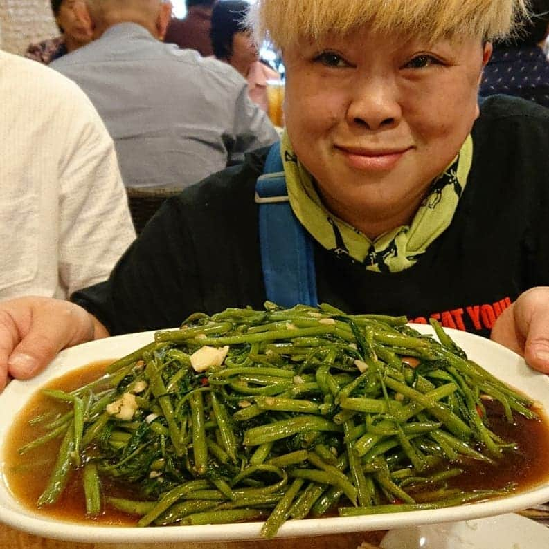 ホルスタイン・モリ夫さんのインスタグラム写真 - (ホルスタイン・モリ夫Instagram)「食べて食べて飲んで食べて飲んで食べて飲んで食べて飲んで飲んで食べてます！ #タイランド #屋台 #ヤワラー #パックブーンファイデーン  #トムカーガイ #ゴティ(最後の写真) #タイのコメディアン #屋台にあった写真 #タイのおばさんにアイムゴティと言ったら大概ウケる #私の世界三大料理 #タイ料理 #中華料理 #イタリア料理 #韓国料理 #トルコ料理 #日本食 #あ！ #はみ出まくっちまった！」7月19日 4時44分 - morry_aroi