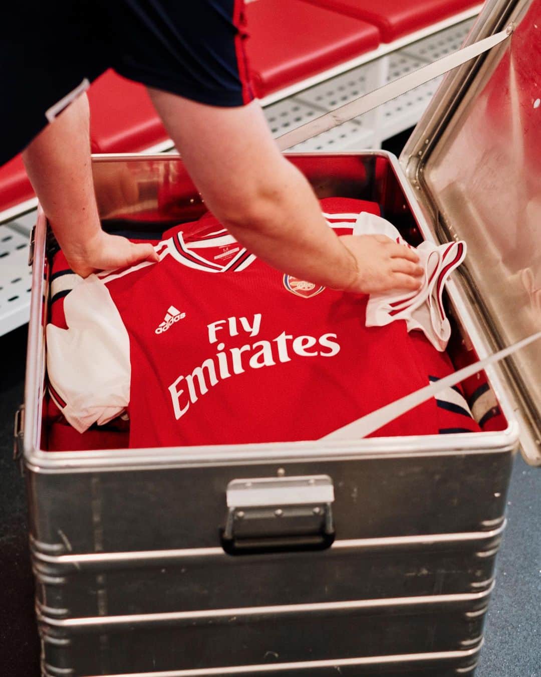adidas UKさんのインスタグラム写真 - (adidas UKInstagram)「Want to play at the Emirates and be the first people to wear the new Arsenal 19/20 home and away kits?⁣⁣ ⁣⁣ This is your chance. Nominate a friend and tell us why you both should be on the teamsheet on Wednesday afternoon...⁣⁣ ⁣⁣ ⚽️: Wednesday 24th July 📍: Emirates⁣⁣ Stadium Winners selected 21.07 and will be contacted via DM.」7月19日 4時44分 - adidaslondon