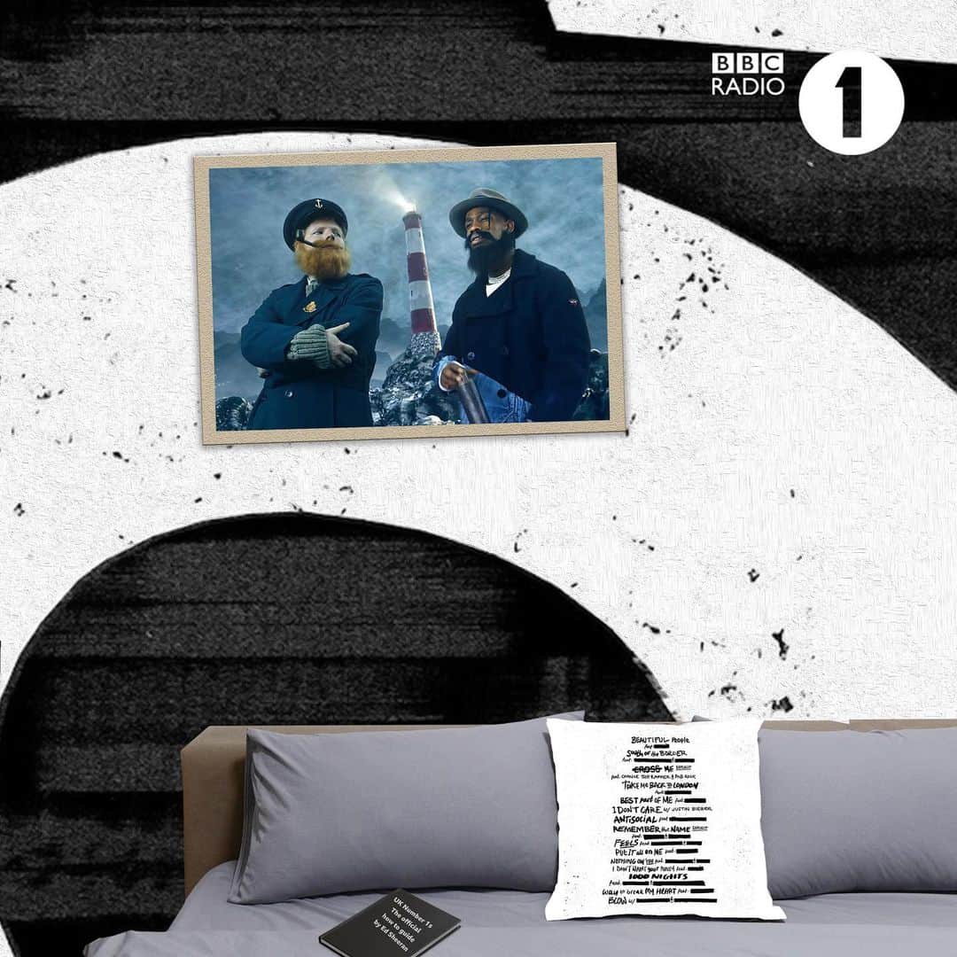 BBC Radioさんのインスタグラム写真 - (BBC RadioInstagram)「Inspo for your next bedroom makeover ✌️*puts @lewiscapaldi wallpaper up in every room*」7月19日 4時53分 - bbcradio1