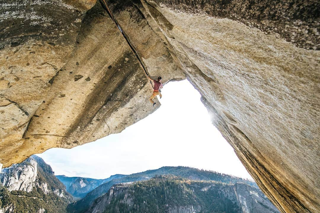 カタリーナ・ザーヴァインさんのインスタグラム写真 - (カタリーナ・ザーヴァインInstagram)「And it's online!😀🙌 Check out the latest video of @jorgverhoeven and me climbing some of the best trad single pitches in Yosemite! Link in bio.  A huge thanks to @jonglassberg from @louderthan11 and @lasportivagram and @marmot_mountain_europe for making this possible!  Pic by @jonglassberg  #climbing #tradclimbing #yosemite #climbyosemite #climber #climbingvideos #foryourmountain #itsgreatoutthere #accesstheinaccessible #lt11」7月19日 4時48分 - katha_saurwein