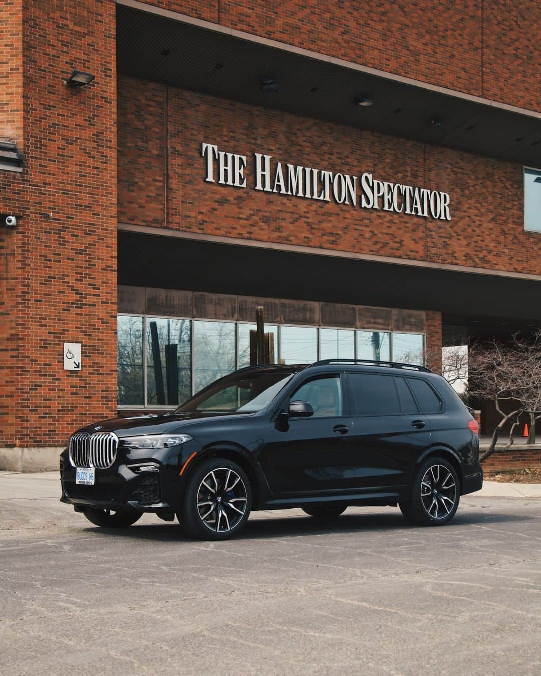 BMWのインスタグラム：「Charismatic ambition. The BMW X7. #TheX7 #BMW #X7 #BMWrepost @buddsbmwhamilton @dom.fco」