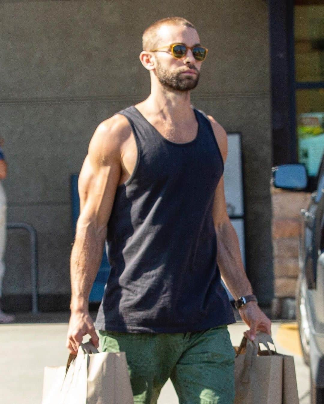 Just Jaredさんのインスタグラム写真 - (Just JaredInstagram)「@chacecrawford is looking super buff while out shopping for the day. #ChaceCrawford Photos: Backgrid」7月19日 4時59分 - justjared