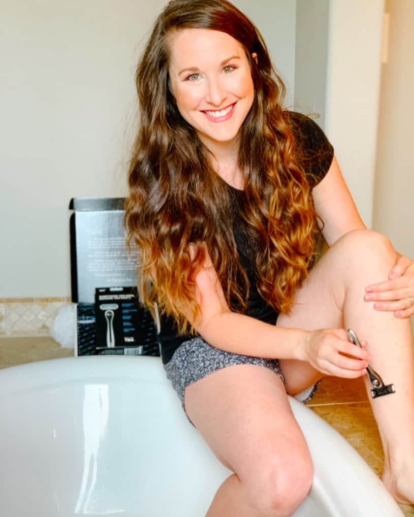 カーリー・パターソンのインスタグラム：「#Sponsored This Made For YOU razor is my new go to razor. It’s awesome and I love it because it’s made for everyone, men, women, young and old! This razor gives a great shave at a great price exclusively sold on amazon! #EveryBodyProject @weare.madeforyou」