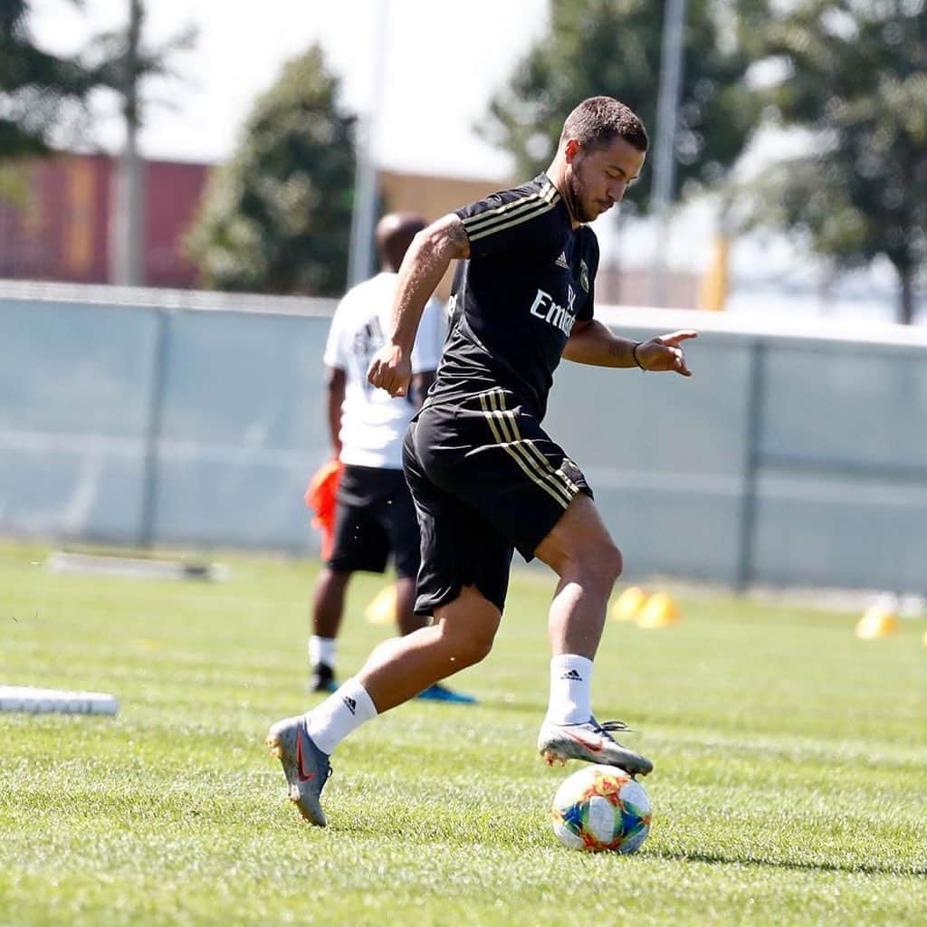 エデン・アザールさんのインスタグラム写真 - (エデン・アザールInstagram)「Training continues 😓 ⚽ ... 😉 #halamadrid  L'entraînement continue! 💪🏼🇨🇦 #halamadrid」7月19日 5時06分 - hazardeden_10