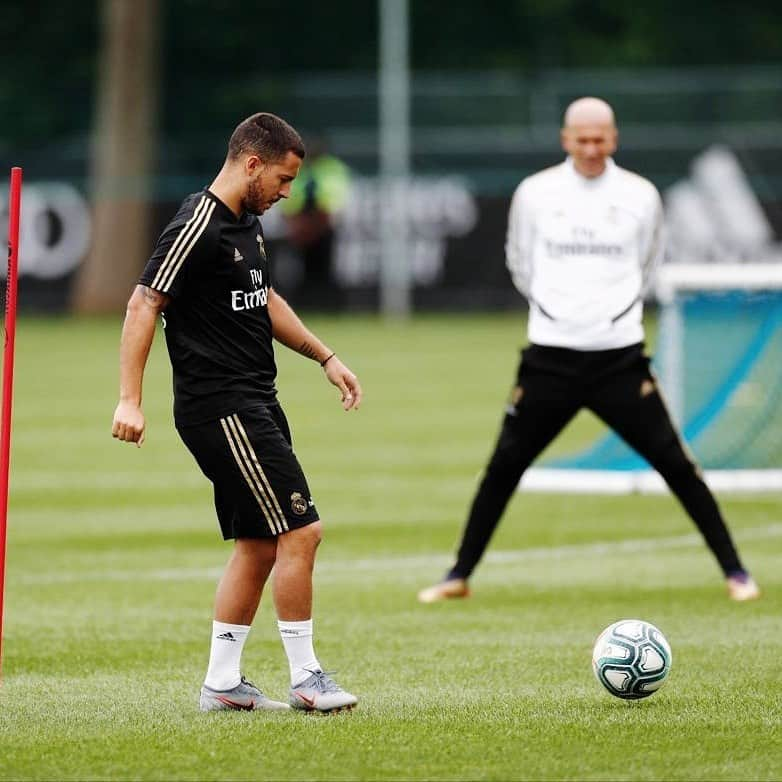 エデン・アザールさんのインスタグラム写真 - (エデン・アザールInstagram)「Training continues 😓 ⚽ ... 😉 #halamadrid  L'entraînement continue! 💪🏼🇨🇦 #halamadrid」7月19日 5時06分 - hazardeden_10