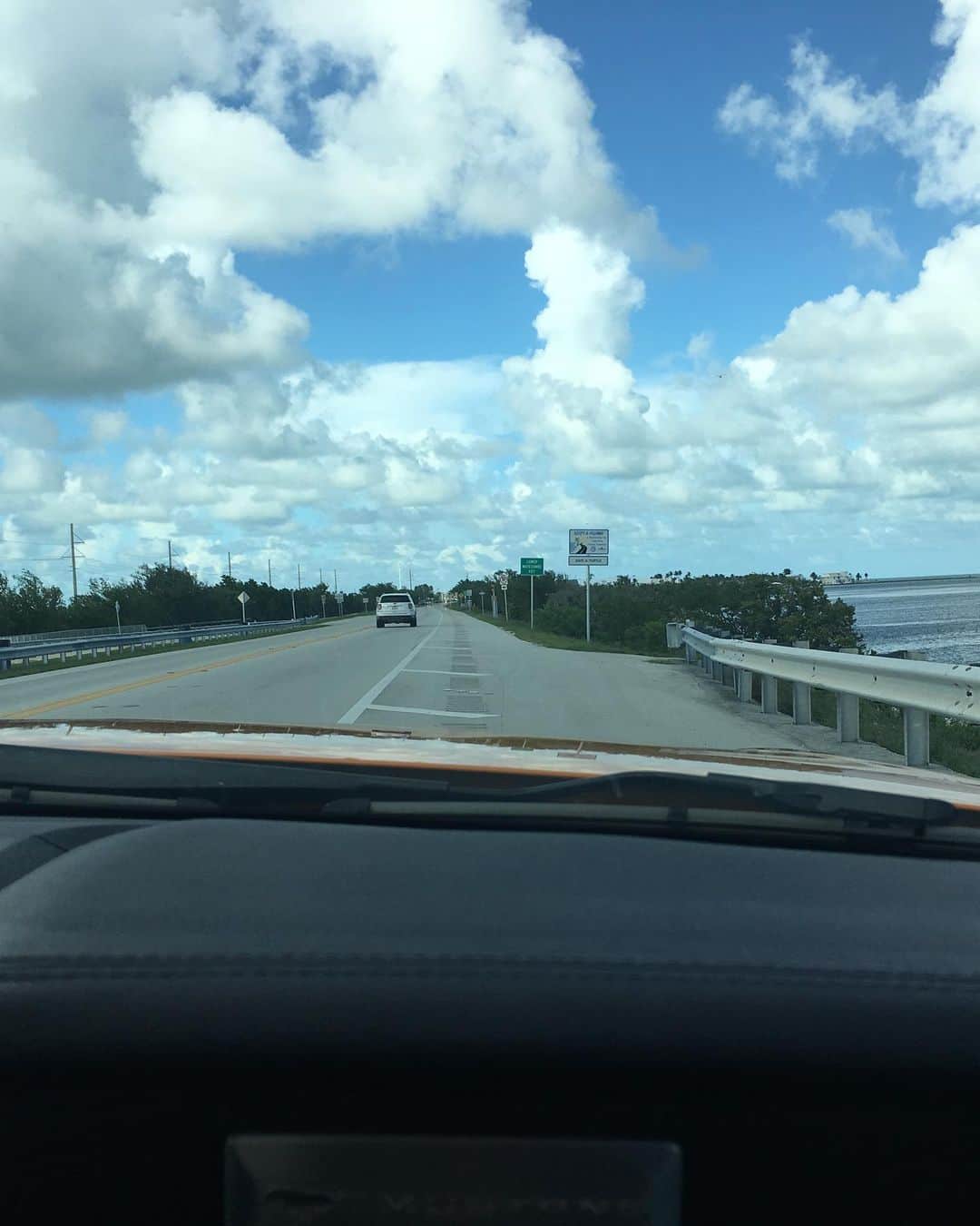 空まどかさんのインスタグラム写真 - (空まどかInstagram)「✈︎✈︎✈︎ Trip to Miami and Key West. ✈︎✈︎✈︎ Miami Beach🏖 driving to Key West with a convertible🚗 southernmost point of USA🇺🇸 watched and touched some alligators for the first time🐊 the beautiful full moon from the beach 🌕 and more... it was wonderful vacation...❤︎❤︎」7月19日 5時33分 - sky_madoka