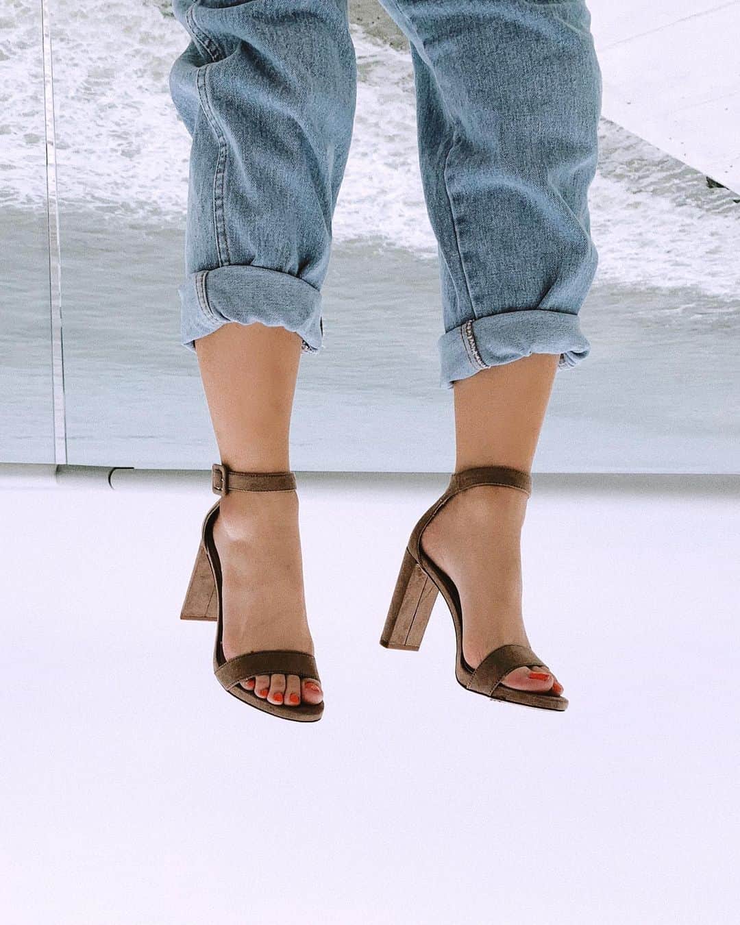 Marycakeさんのインスタグラム写真 - (MarycakeInstagram)「Making waves 🌊 Feeling summertime fine in these nude @DSW heels. Lmk in the comments how you would style these for the perfect summer look! 🌞♡ #MyDSW #OnlyAtDSW #sponsored」7月19日 5時45分 - marycake