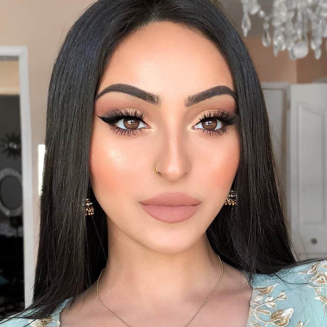 Too Facedさんのインスタグラム写真 - (Too FacedInstagram)「@rahmanbeauty is RADIANT in our Pretty Rich Diamond Light Eye Shadow Palette! 💎 #tfprettyrich #toofaced」7月19日 6時03分 - toofaced