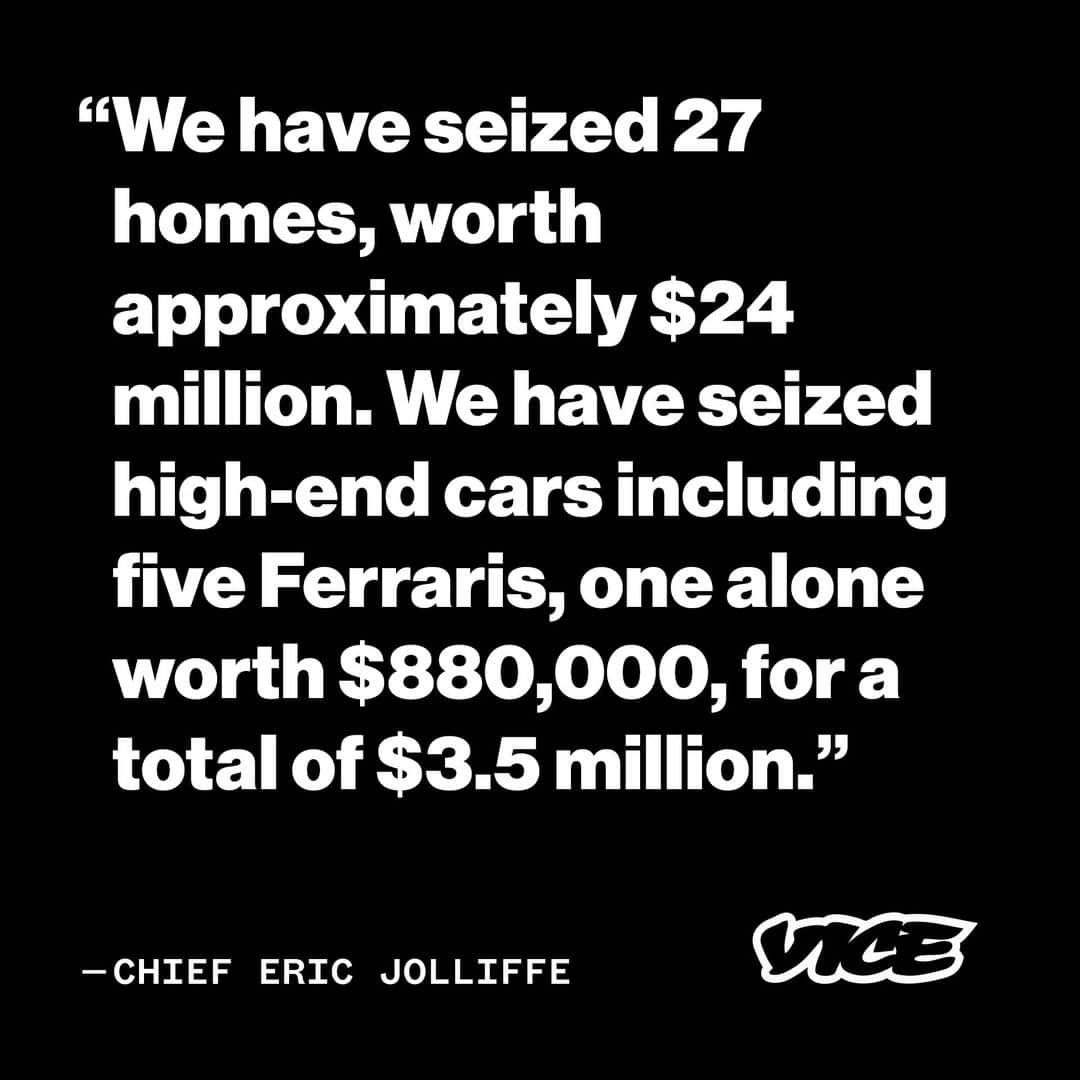 VICEさんのインスタグラム写真 - (VICEInstagram)「Canada's alleged mafia were living good until they were arrested. 💸 😨 Read what else police seized at the link in bio, via @vicecanada.」7月19日 6時00分 - vice