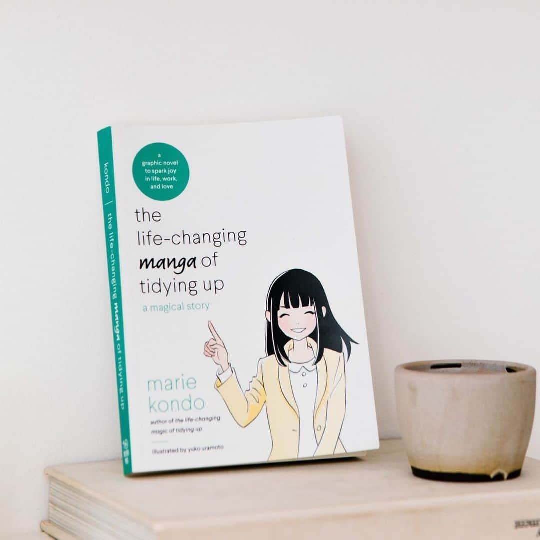 近藤麻理恵さんのインスタグラム写真 - (近藤麻理恵Instagram)「“The Life-Changing Manga of Tidying Up” is perfect for people looking for a fun introduction to the KonMari Method. Teenagers seem to love it, but it’s a great read for graphic novel lovers of all ages. Link in profile!」7月19日 6時11分 - mariekondo