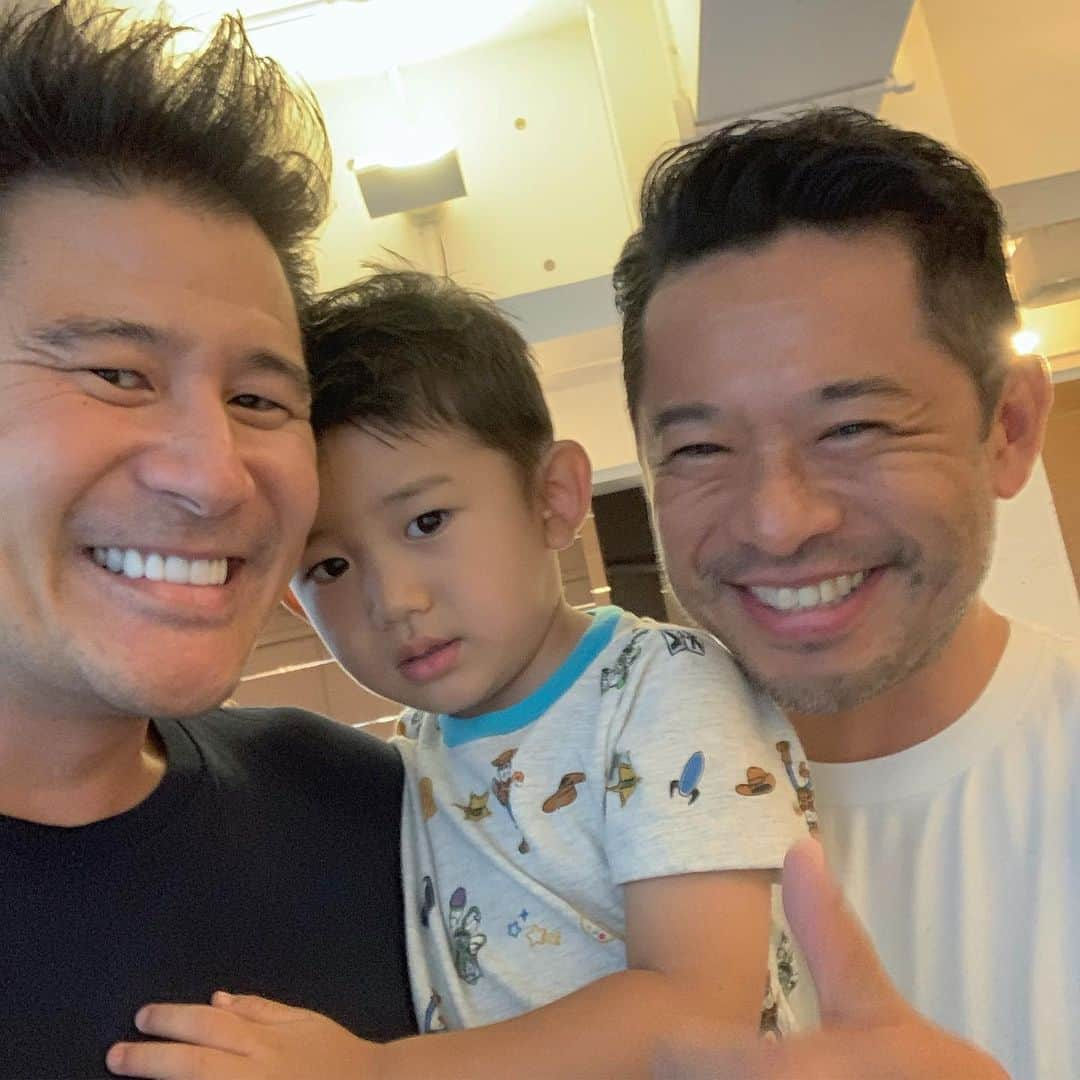 小堀ケネスさんのインスタグラム写真 - (小堀ケネスInstagram)「Little Dean finally got his haircut “Ultraman” Style!😂 ディーン君のウルトラマンカット！ 彼相当気に入ってます！😊 @daisukeaoki ありがとうございました！！ #notdrunk #littledean #haircut #ultraman #tiechel #ディーン君 #ウルトラマンカット #ハッピー  @mariakamiyama  @daisukeaoki  @tiechel_official  @tiechel_press」7月19日 6時05分 - kenkob0903