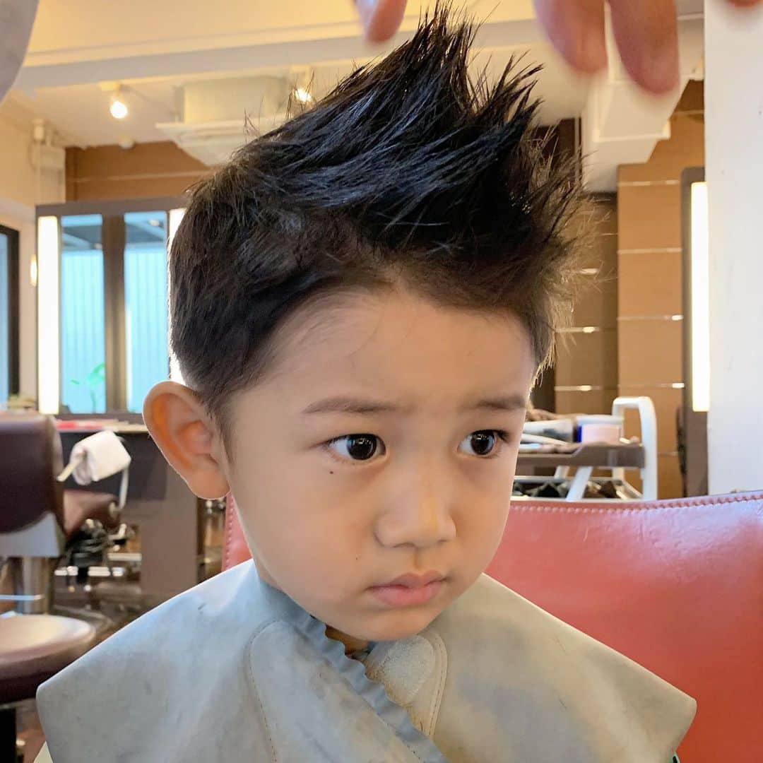 小堀ケネスさんのインスタグラム写真 - (小堀ケネスInstagram)「Little Dean finally got his haircut “Ultraman” Style!😂 ディーン君のウルトラマンカット！ 彼相当気に入ってます！😊 @daisukeaoki ありがとうございました！！ #notdrunk #littledean #haircut #ultraman #tiechel #ディーン君 #ウルトラマンカット #ハッピー  @mariakamiyama  @daisukeaoki  @tiechel_official  @tiechel_press」7月19日 6時05分 - kenkob0903