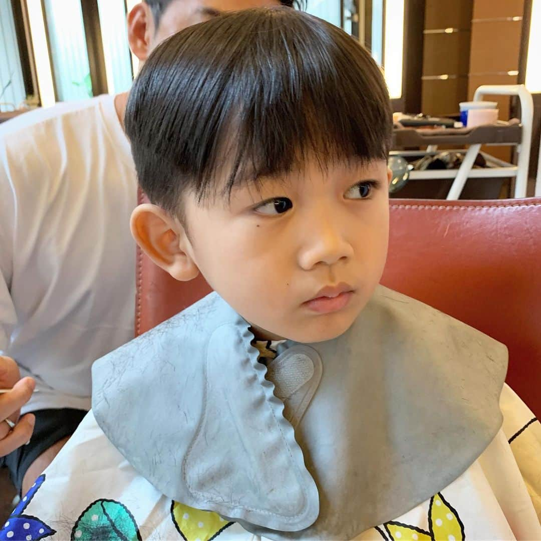 小堀ケネスさんのインスタグラム写真 - (小堀ケネスInstagram)「Little Dean finally got his haircut “Ultraman” Style!😂 ディーン君のウルトラマンカット！ 彼相当気に入ってます！😊 @daisukeaoki ありがとうございました！！ #notdrunk #littledean #haircut #ultraman #tiechel #ディーン君 #ウルトラマンカット #ハッピー  @mariakamiyama  @daisukeaoki  @tiechel_official  @tiechel_press」7月19日 6時05分 - kenkob0903