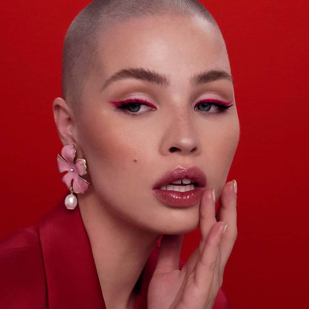Anastasia Beverly Hillsさんのインスタグラム写真 - (Anastasia Beverly HillsInstagram)「Loving this look by @celine_bernaerts  Using the #ABHxAlyssaEdwards Palette  #texasmade as a liner #hoe in the crease #headliner on the moving lid」7月19日 6時18分 - anastasiabeverlyhills