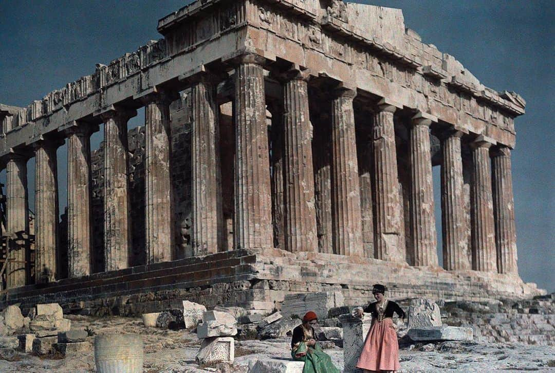 National Geographic Creativeさんのインスタグラム写真 - (National Geographic CreativeInstagram)「Photo by Maynard Owen Williams | Women rest at the Parthenon whose damaged structure is under repair. This image was originally published in the December 1930 magazine. #ThrowBackThursday #Vintage #Greece」7月19日 6時18分 - natgeointhefield