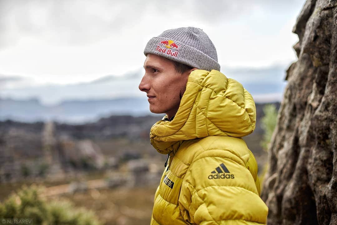 ルスタン・ゲルマノフのインスタグラム：「Every moment counts. 📸@nv_tsarev  ____________________________ @redbull_rus @redbull @adidasterrex @fiveten_official #adidasterrex #livewithoutlimits #gr #chalkmatters #climbing #sportclimbing #bouldering #rockclimbing #climbing_pictures_of_instagram #27crags」