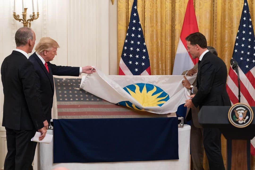 ドナルド・トランプさんのインスタグラム写真 - (ドナルド・トランプInstagram)「President Donald J. Trump, joined by the Prime Minister of the Netherlands Mark Rutte, participates Thursday, July 18, 2019, in the presentation of a WW II flag flown aboard a landing craft during the D-Day invasion at Normandy in 1944, presented to officials of the Smithsonian Institute during a ceremony in the East Room of the White House.」7月19日 6時54分 - realdonaldtrump