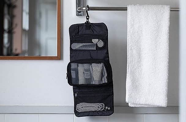 MUJI USAさんのインスタグラム写真 - (MUJI USAInstagram)「Keep your toiletries and small bottles organized, even when traveling. Simply hook the Hanging Case to conveniently access your bath necessities.  Our Hanging Cases are available in stores and online. #muji #mujiusa #mujitogo #travel」7月19日 7時04分 - mujiusa