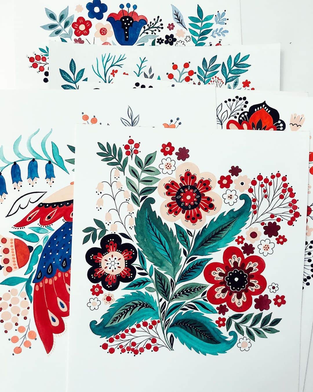 Dinara Mirtalipovaのインスタグラム：「Here’s a pile that reflects the amount of work that was put into developing my shiny new 2020 wall calendar 🤩. Florals! Can’t get enough of them 🌸 Published and distributed by @sellerspublishing. Available at major online retailers, small gift shops, as well as my Etsy and mirdinara.com #mirdinaraplanners #highnotecollection #2020calendar #sellerspublishing」