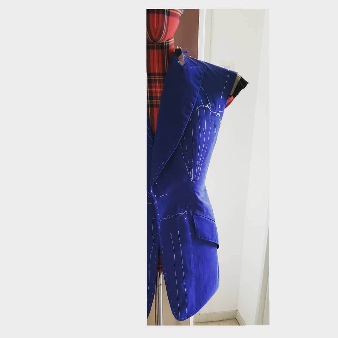 信國太志のインスタグラム：「Work in progress #couture #bespoke #sculpture」