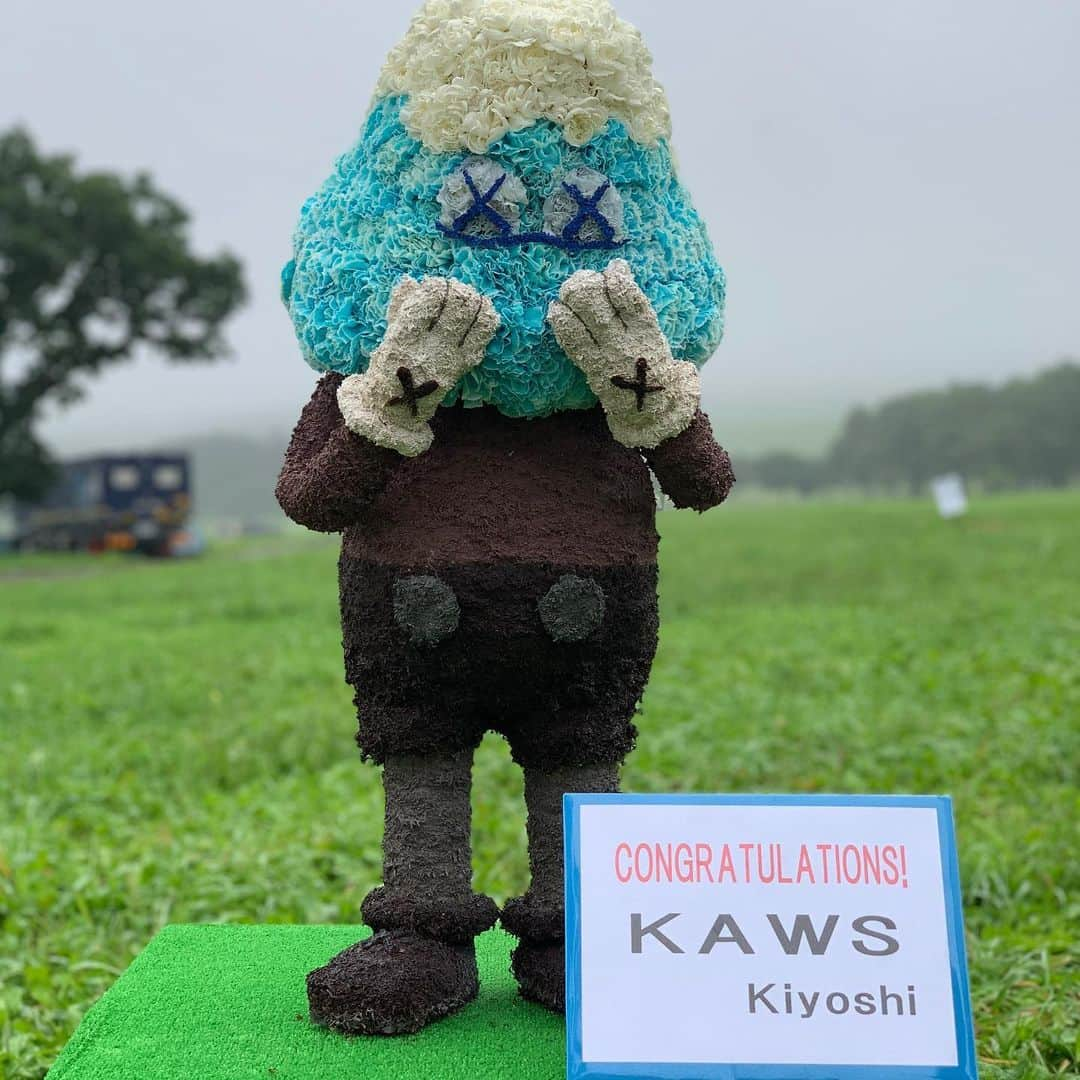 KAWSONEさんのインスタグラム写真 - (KAWSONEInstagram)「Outside my tent this morning!! Thank you @kiyoshi88 🙏🙏🙏 #KAWS @arr.allrightsreserved」7月19日 7時16分 - kaws