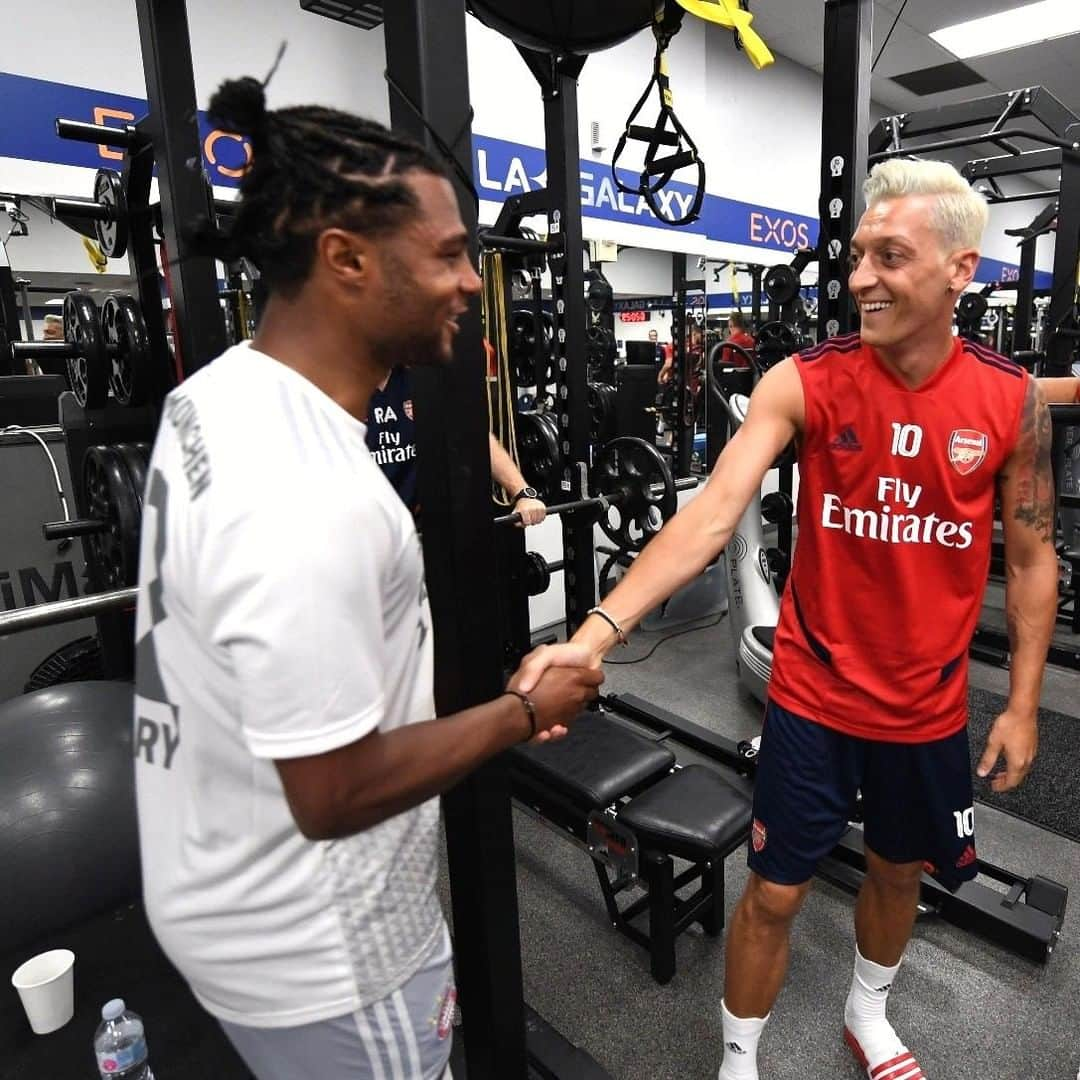 アーセナルFCさんのインスタグラム写真 - (アーセナルFCInstagram)「Good to see you in LA, Serge! 👋⁠ ⁠ #Arsenal #Özil #Ozil #Gnabry #Mesut #FCBayern #ICC2019 #ArsenalinUSA」7月19日 7時30分 - arsenal