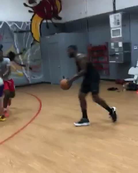 グッチ・メインのインスタグラム：「OMG back at it again💪🏿🏀💰」