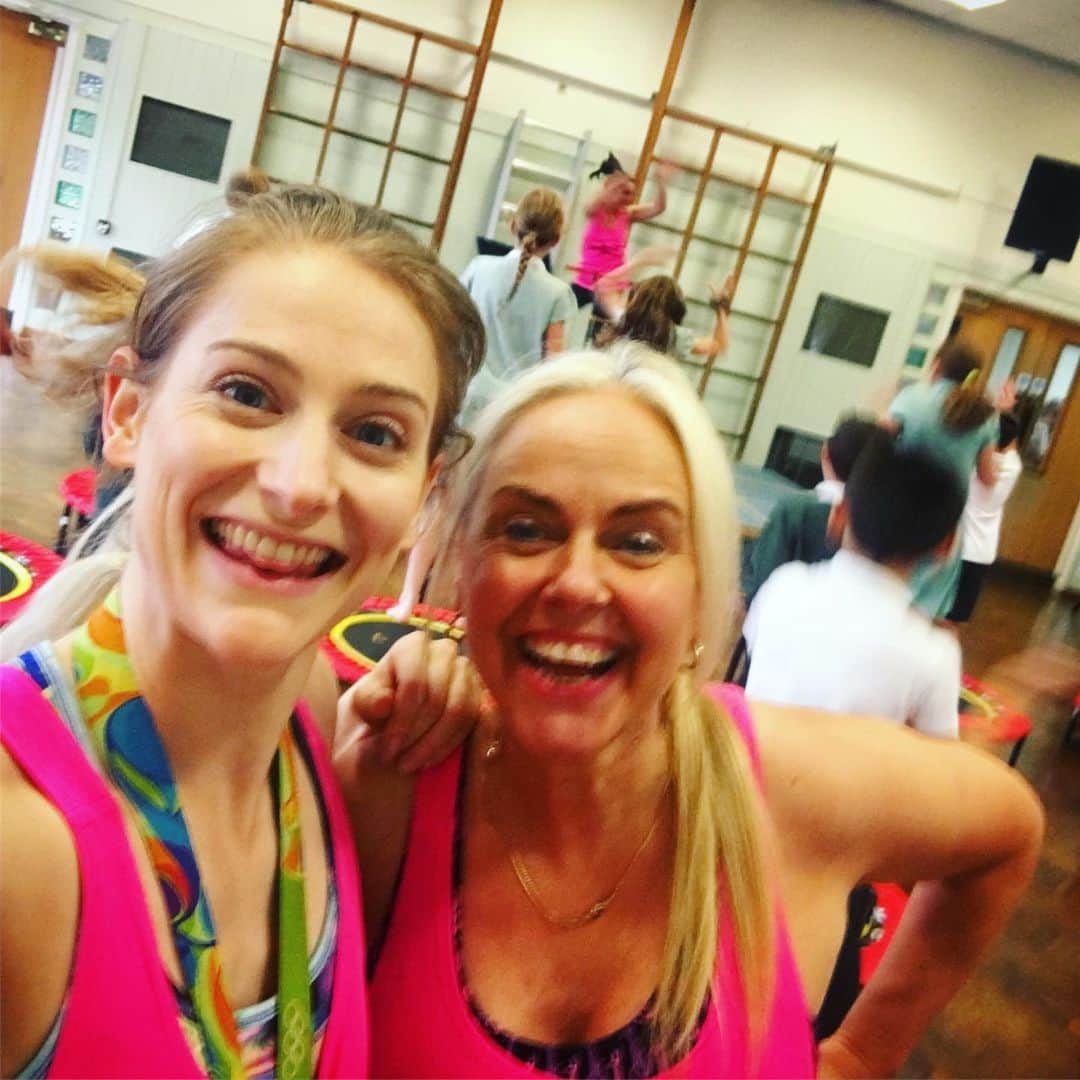 ブライオニー・ペイジさんのインスタグラム写真 - (ブライオニー・ペイジInstagram)「Having a blast with @boogiebounceofficial Putting The FUN back into School Fitness!! #bbx #boogiebounce #bbkidz #boogiebouncekidz」7月19日 18時28分 - bryony_page