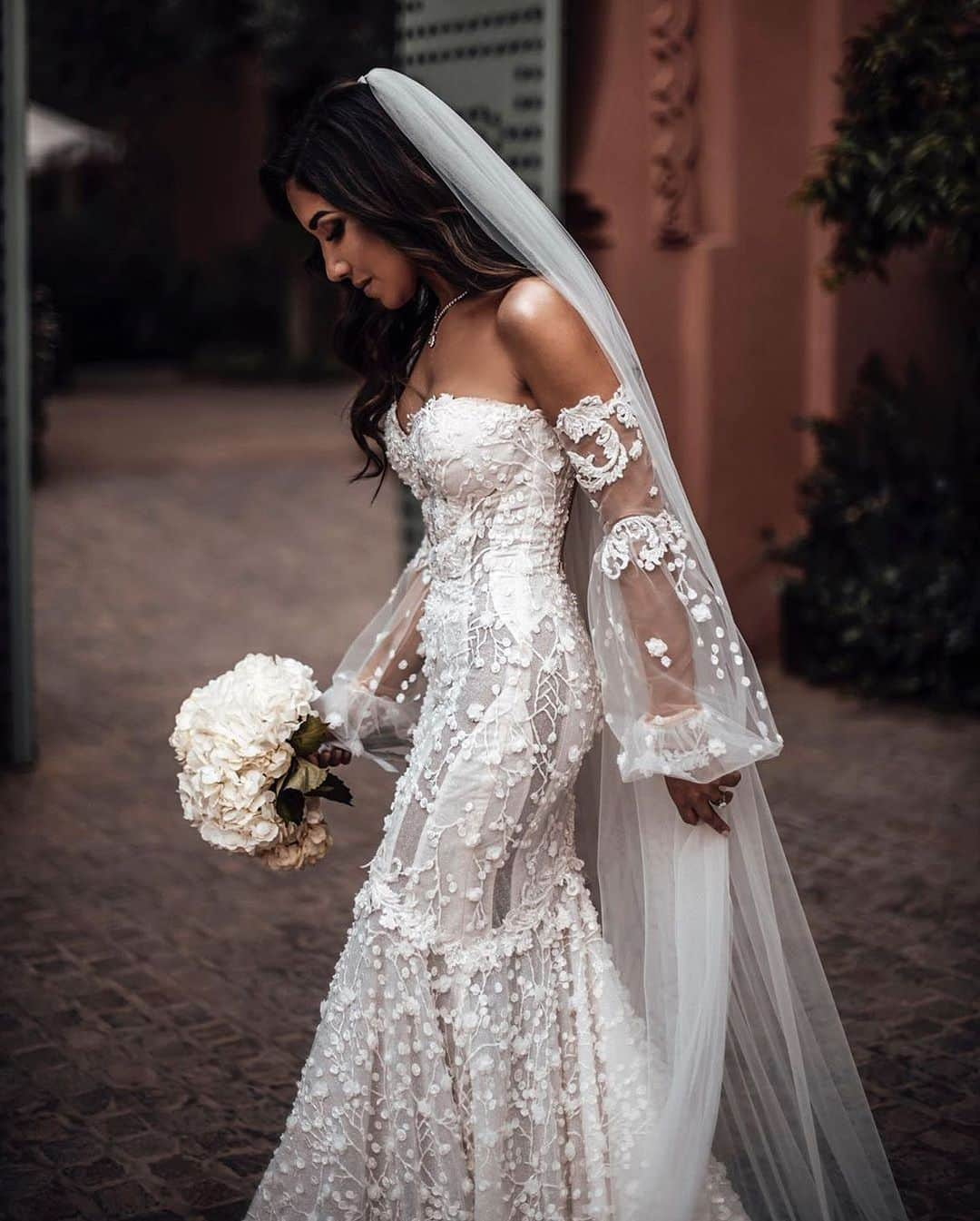 Galia Lahavさんのインスタグラム写真 - (Galia LahavInstagram)「#GLBride of the day: @maieibrahim | Looking effortlessly chic in our #Camilla gown #GLCouture 📷 @tali__photography」7月19日 17時14分 - galialahav