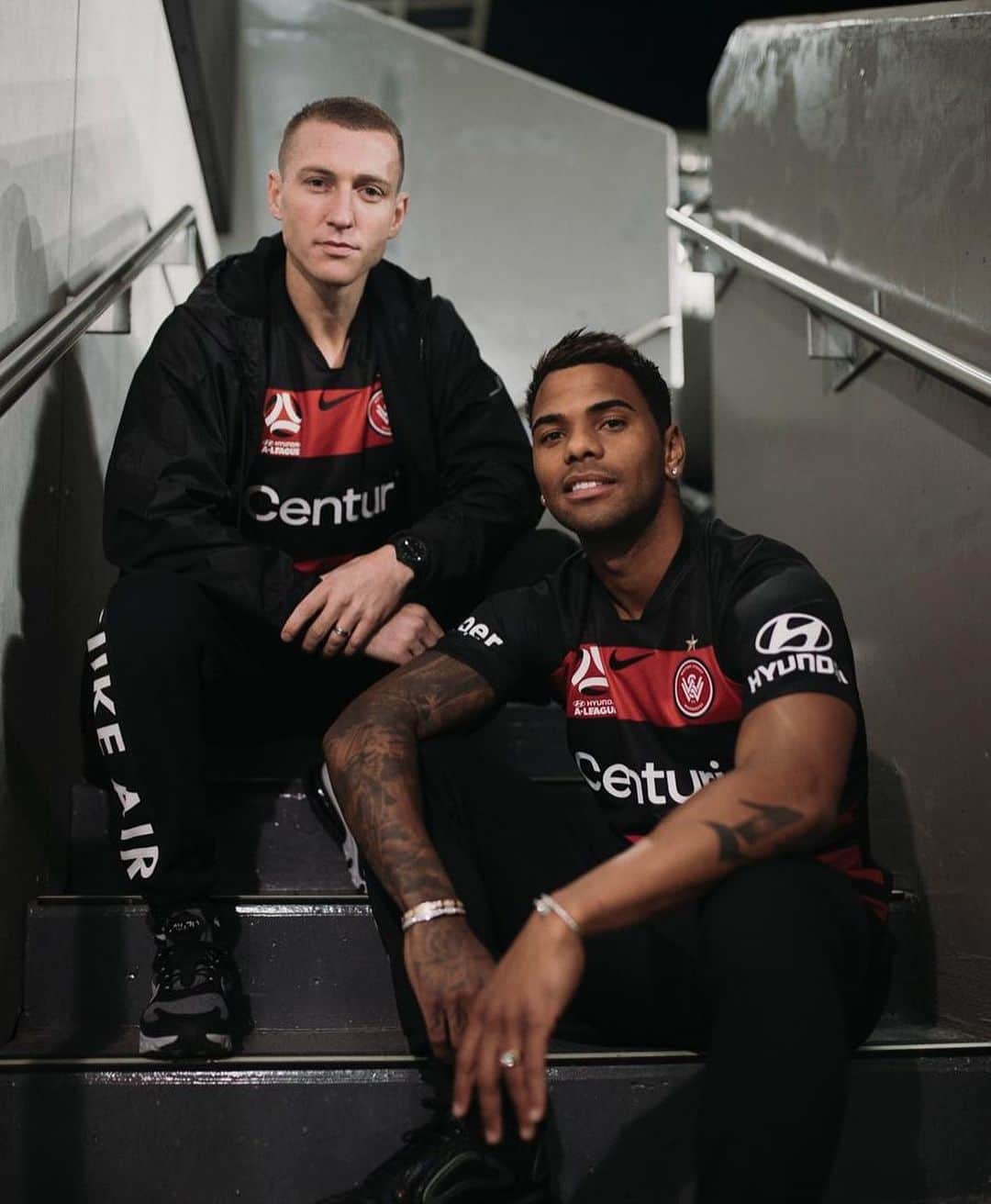 ミッチェル・デュークのインスタグラム：「@wswanderersfc X @soccerbible  New Kit ~ New beginning 🔥🔴⚫️ #NikeFootball」