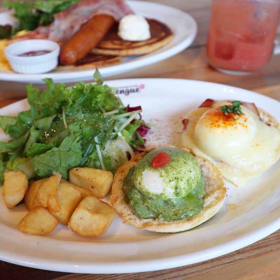 藤澤響花さんのインスタグラム写真 - (藤澤響花Instagram)「Special Morning🥞🧡 ． 📍Yokohama パンケーキのモーニングを食べに行ったんだけどエッグベネディクトに目移りしちゃった👀❣️初エッグベネディクトは衝撃の美味しさだった〜！半熟好きにはたまらない〜 ばあばのパンケーキを少しもらいました😋ふわっふわ💭 #パンケーキ#モーニング#エッグベネディクト#メレンゲ#横浜カフェ#カフェ#ハワイアン#横浜#横浜グルメ#朝ごはん#pancakes#morning#merengue#cafe#hawaii#hawaiian#instagood#instagram#instafood#foodstagram」7月19日 17時41分 - kyoka_fujisawa