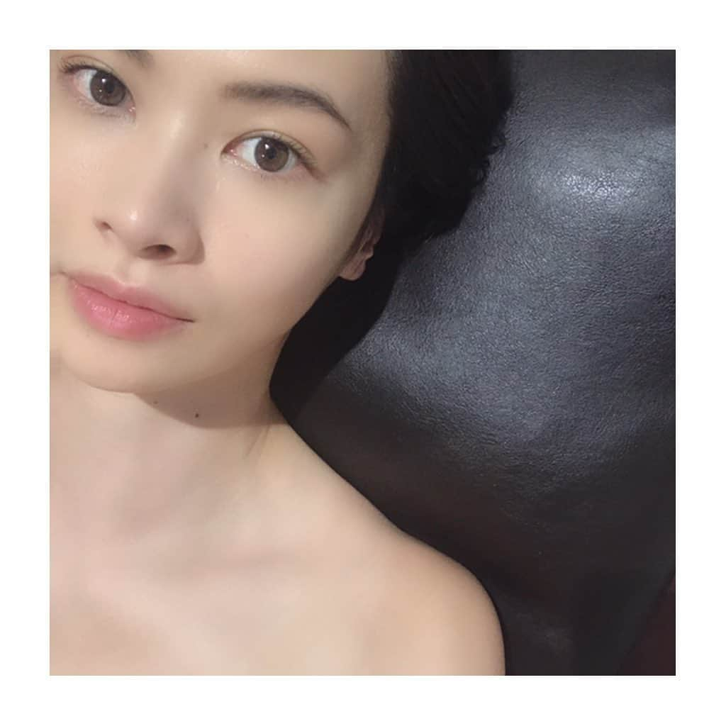 濱田玲さんのインスタグラム写真 - (濱田玲Instagram)「お仕事前の  #メンテナンス へ⭐︎ #ハイパーナイフ 気持ち良い〜🥰 運動も大切だけど 歳を重ねたら自分だけでは追いつかないのが現実で💦  気持ち良くて、代謝上がって 絞れるなんて一石三鳥知っちゃうとね😈  #キュアレテラス  #themakura  #キュアレアンバサダー  @curere.jp」7月19日 17時34分 - rei.h_0302