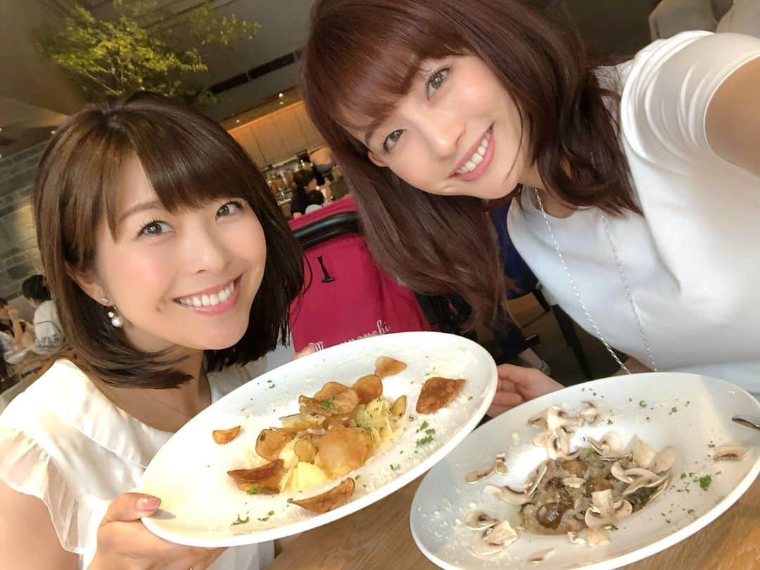 新井恵理那さんのインスタグラム写真 - (新井恵理那Instagram)「おびちゃんと会えましたー♪ 毎回、久しぶりになっちゃうのでその分話すこといっぱい( ^ω^ )♪ いまやフリーアナ同士、アラサーあるあるが出るわ出るわ(*ﾟ∀ﾟ*)笑 #小尾渚沙 #ランチ #新井恵理那」7月19日 17時35分 - elina_arai