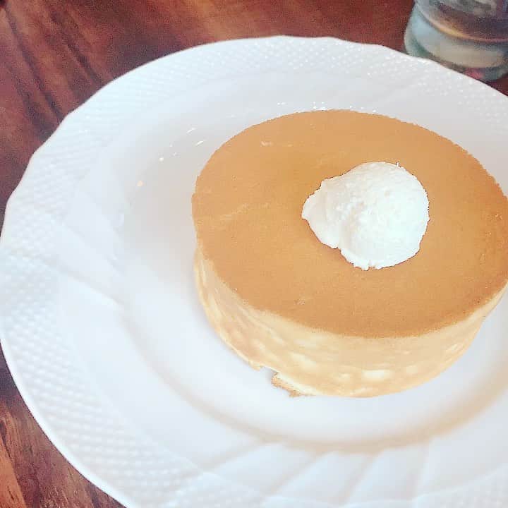 愛純もえりのインスタグラム：「いかんいかん、負の感情に支配されたくないので甘いもの食べてきた🥞 . . 海開き🏖」