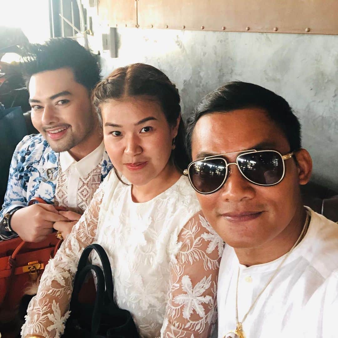 トニー・ジャーのインスタグラム：「Back to thailand happy with my family.」