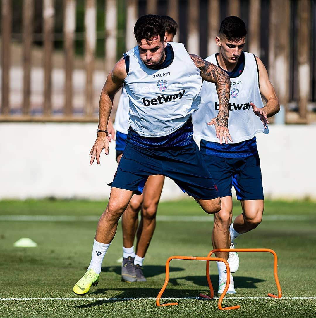 レバンテUDさんのインスタグラム写真 - (レバンテUDInstagram)「At Work 🔛💪 ---- #MachoLevante #LevanteUD #LaLiga #laligasantander #Futbol #Football #110AñosDeResistencia #OrgullGranota #PreSeason #LUDInside」7月19日 18時09分 - levanteud