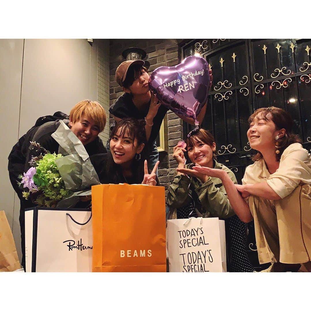 石川恋さんのインスタグラム写真 - (石川恋Instagram)「ちょうど昨日地方ロケから一旦帰京し、バースデーナイトは大好きな人たちにお祝いしてもらいました😭💐 嬉しくて楽しくて本当に本当に本当に幸せだった、、！ 最高の誕生日をありがとう。 愛してます🧡💜🧡#birthdaynight」7月19日 18時07分 - ren_ishikawa