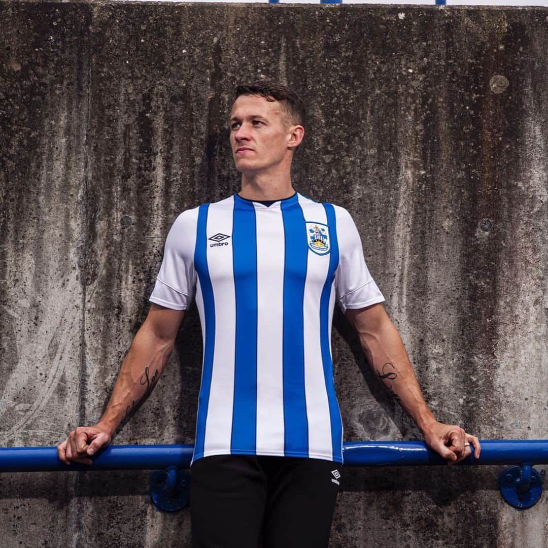 UMBROさんのインスタグラム写真 - (UMBROInstagram)「The @htafc Home Shirt for 19/20 is here 🔵⚪️ . . . . #umbro #umbrofootball #huddersfieldtown #htafc #championship #footballkit #kit #footballshirt #football」7月19日 18時01分 - umbro