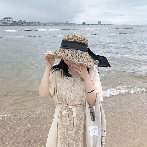 isutaさんのインスタグラム写真 - (isutaInstagram)「. 今女の子たちの間で“海ピク”が流行っているのは知っていますか？ . 文字通り“海でピクニックすること”なのですが、おしゃピクよりトライしやすくておすすめなんです♩ . さっそく、みんながどんな海ピクをしているのかさっそく覗いてみました♡ . おしゃれさんの海ピクはどれも可愛くて真似したくなるはず❤︎ . ぜひこの夏海ピクしてみてくださいね！ . photo by @rnl5x @___maimade @_yupiman @kanae_des @nnac_grm @a__yn727 @_sumire0613_ . #isuta #isutapic #海ピク #イスタ #ピクニック #おしゃピク」7月19日 18時02分 - isuta_jp