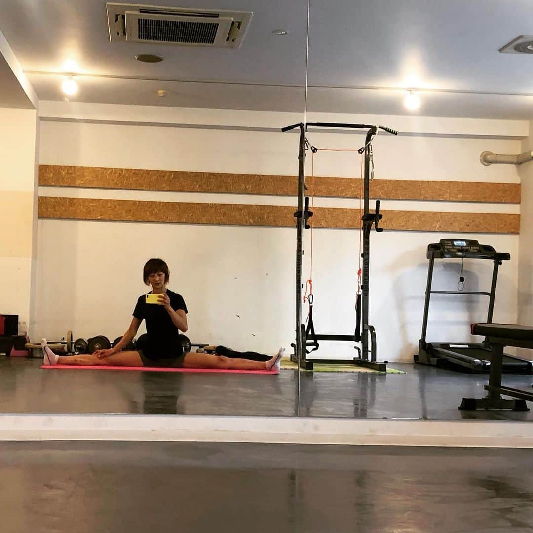 ホン・イン・リーのインスタグラム：「回到訓練的日復一日，不覺得乏味覺得有滋味，無法更同意一位熱愛冰上曲棍球同學的分享：我們愛上的不是那結果，而是過程。 #姚丸子 Fall in love with the process, not the result❤️ *特別感謝教練為我量身打造的訓練計畫 Getting stronger💪 Special thanks to @corechristian  made personal training program for me. ↪️https://coreclimber.com  #training #climbing #neverstopexploring」