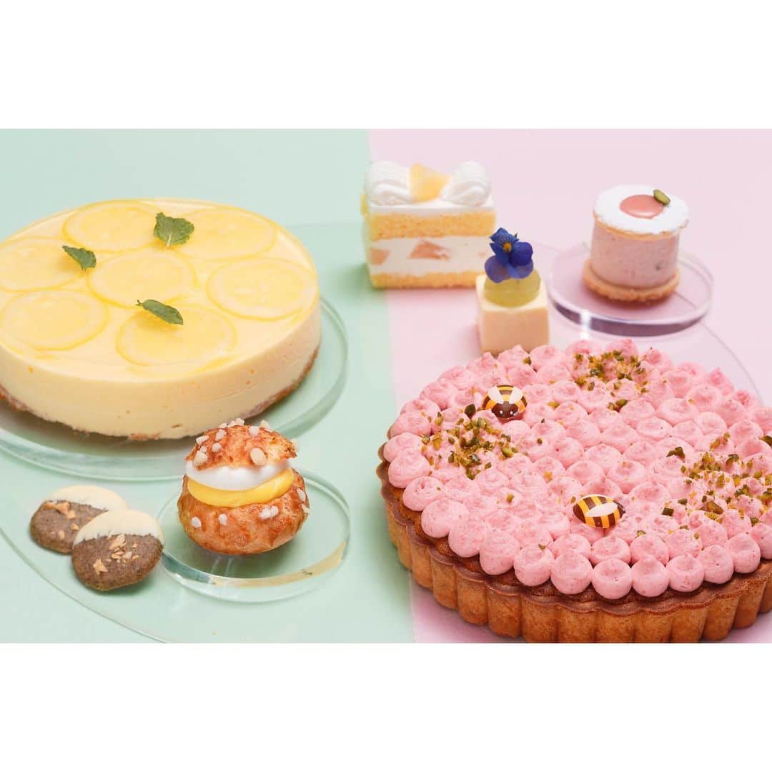 のインスタグラム：「*﻿ ﻿ 【🍑まもなく開催💫ももとレモンのスイーツビュッフェ🍋】﻿﻿﻿ ﻿﻿﻿ 8月3日（土）～9月29日（日）の期間中、お日にち限定でももとレモンのスイーツビュッフェ、『Sweets Buffet Peach & Lemon Sisters』をレストランタワーテラスにて開催いたします😌🎀﻿ ﻿ ﻿﻿ 香り高く甘いももと、爽やかで甘酸っぱいレモン、交互に食べると止まらなくなるおいしさです🍑🍋🍑🍋﻿ もちろん、今回もライトミールをたっぷりご用意😋🍴﻿ ランチ代わりにもなるので、お腹を空かせてご来店くださいね🤤🍕﻿ ﻿ ﻿ ■Sweets Buffet Peach & Lemon Sisters🍑🍋﻿ 2019年8月3日（土）～9月29日（日）﻿ ★8月は土・日・月曜日限定、9月は土・日・祝日限定開催﻿ ★8月3日（土）～8月19日（月）毎日開催﻿ ﻿ ⏰15:30～17:00﻿﻿﻿ ﻿﻿﻿ 大人3,600円、小学生2,000円、幼児(3歳以上)1,200円﻿ ﻿﻿﻿ 詳細は「ももとレモンのスイーツビュッフェ」で検索🍑🍋🍑🍋﻿ ﻿﻿﻿ 【ご予約・お問合せ】﻿﻿﻿ 075-371-3370﻿﻿﻿ (レストラン直通 10：00〜20：00）」