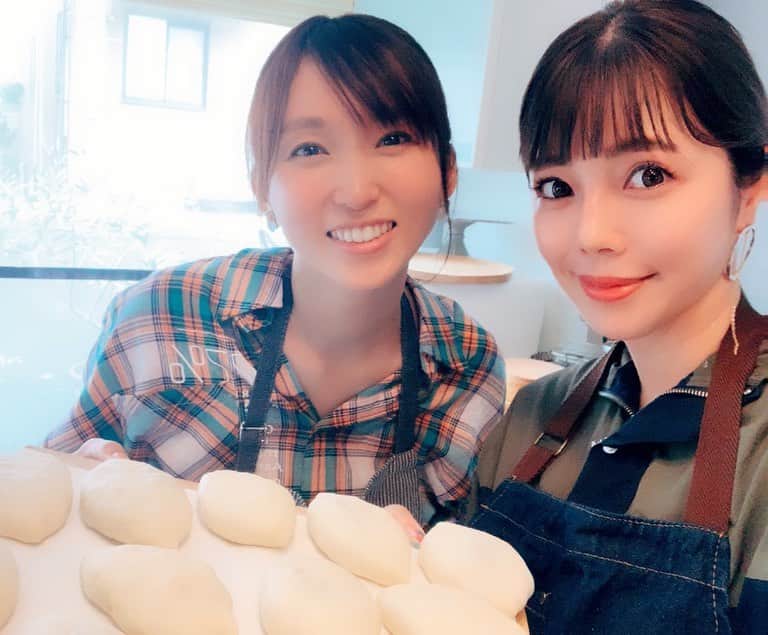 住谷杏奈さんのインスタグラム写真 - (住谷杏奈Instagram)「･ @risayoshiki0727 ちゃんにご紹介いただいて 素敵なパン教室でカレーパンを教わりました🥐 ･ 揚げたてカレーパン🥐 ･ 最高🍛✨ ･ #🍛#🥐」7月19日 18時15分 - annasumitani