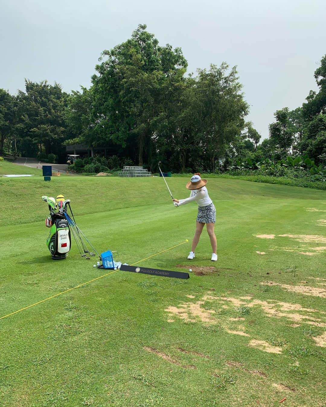 ジャン・ジェナリンさんのインスタグラム写真 - (ジャン・ジェナリンInstagram)「來東莞避暑🤪🤪 Great practice time with Kevin 🥰🥰 @kevinsmeltz  ##pgaacademy #callaway #nikeshoes #missionhills #niceweek」7月19日 18時16分 - jienalinzhang